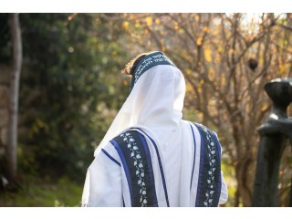Buy the best hand-made tallit from Galilee Silks Israel store today!